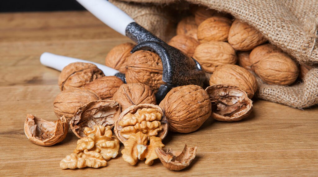 Health Benefits of Eating Walnuts